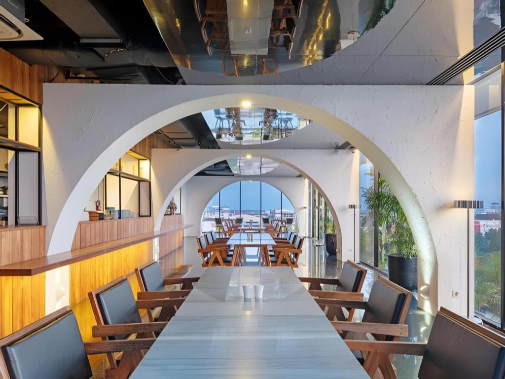 Artotel Suites Bianti Yogyakarta Exterior photo